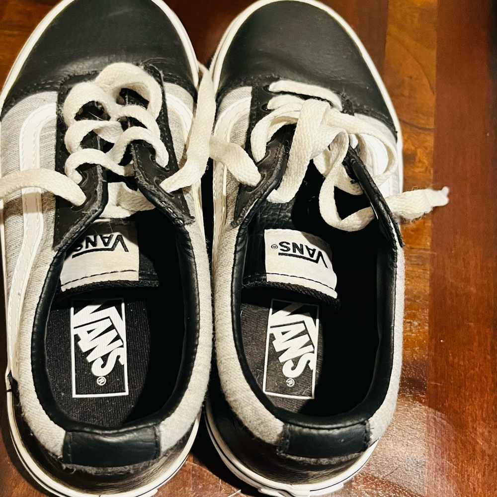 Vans Old Skool Classics Kids Sneakers Black and White Size 2Y - Picture 2 of 12